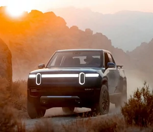 Les premiers pick-up Rivian R1T sortent enfin d'usine